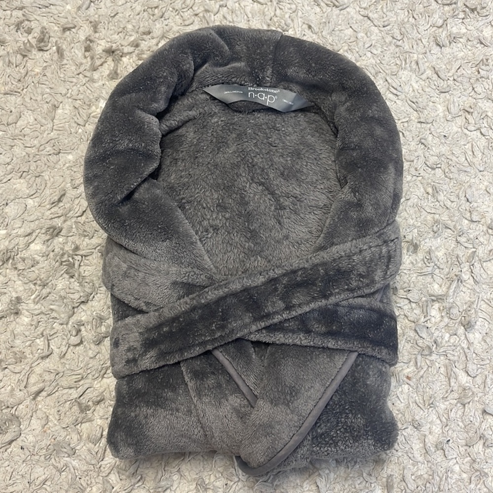 Brookstone nap ultra plush robe